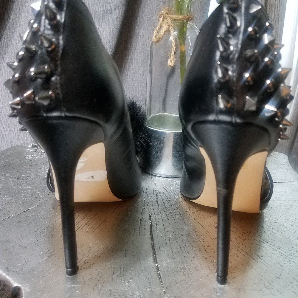Shoes - Picture 4 of 7
